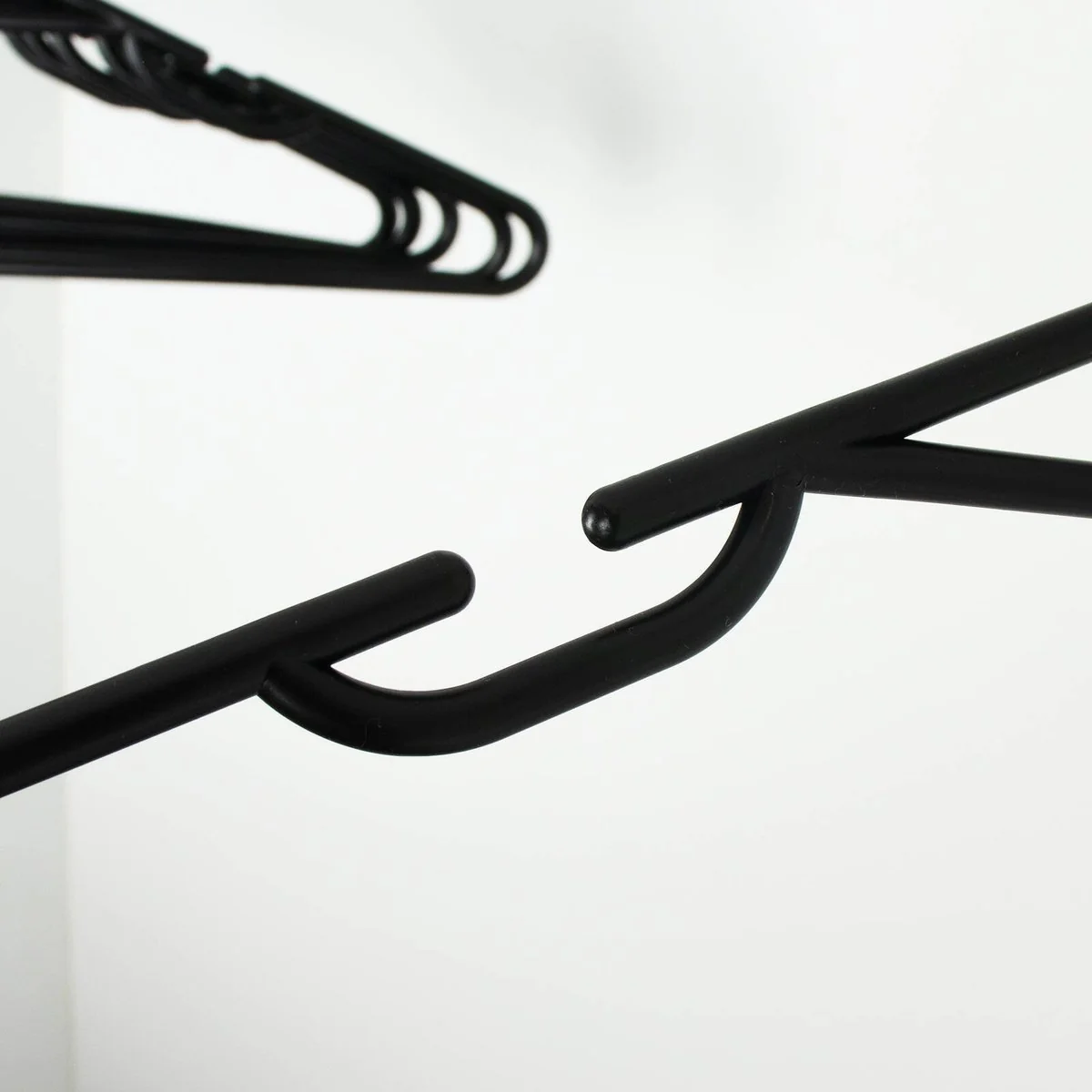 All Set Black Plastic Tube Clothes Hangers - 10 Pack - 445mm x 215mm - Anti-Slip Notches - Image 3