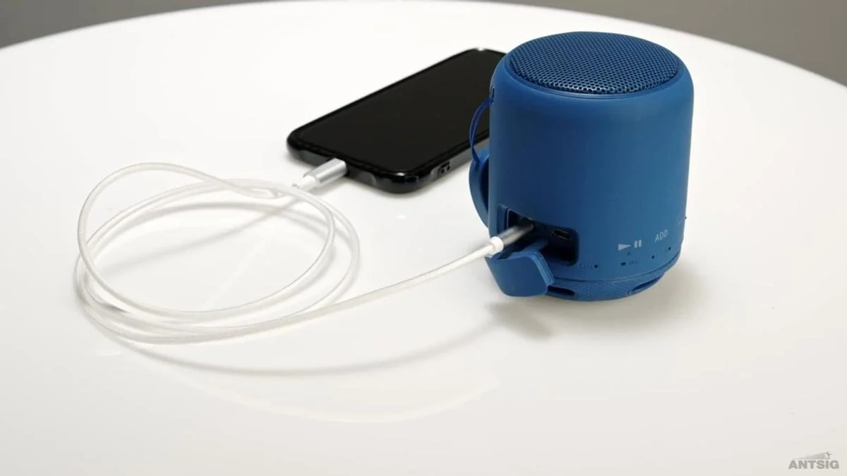 Antsig Silicone Lightning Male to 3.5mm Aux Female Audio Adaptor - Durable Design - Apple MFi Certified - 10mm x 80mm - Image 4