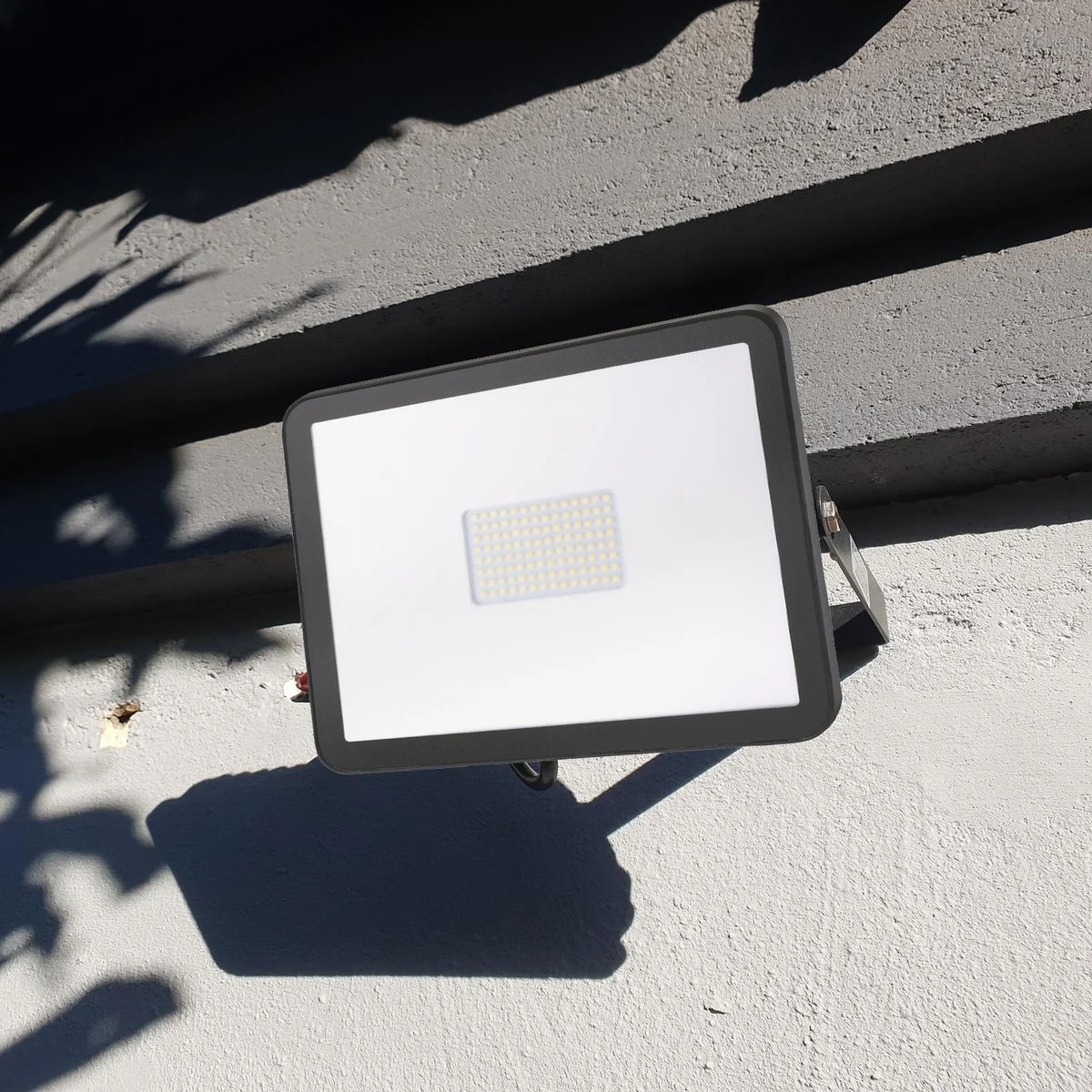 Deta 9300lm DIY Slim Profile Floodlight - 80W - White - IP65 - Image 3
