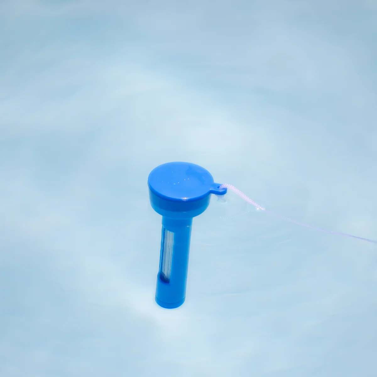 Hy Clor Floating Pool Thermometer - 190mm - Chemical Resistant - Dual Scale - Image 2