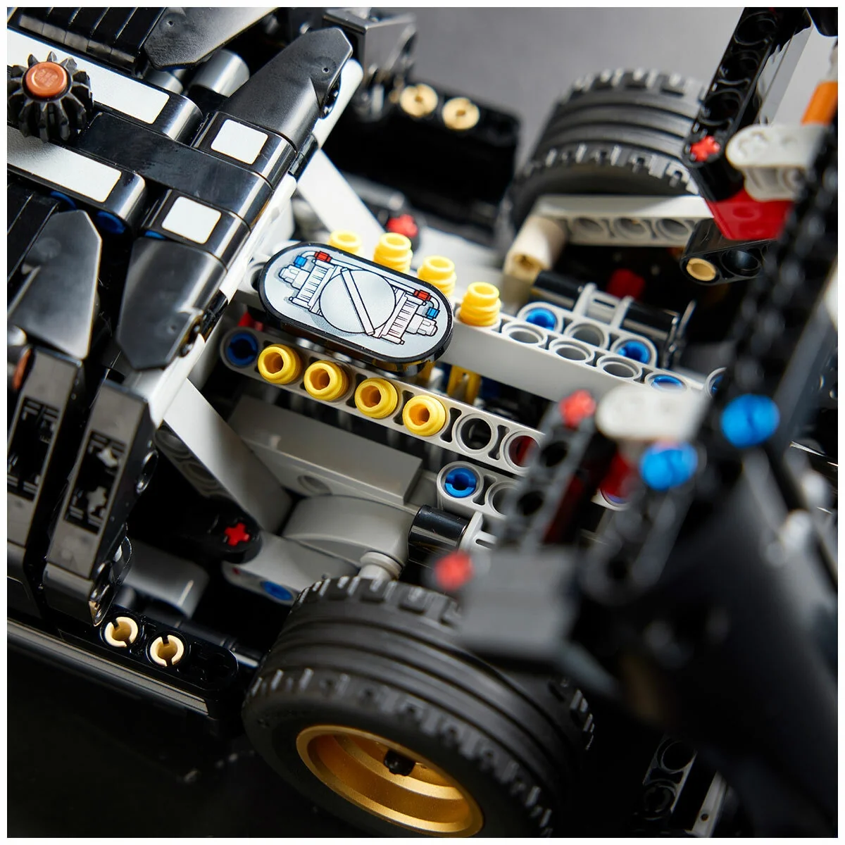 LEGO Technic 1966 Ford GT40 MKII Race Car 42223 793-Piece Model - Image 4