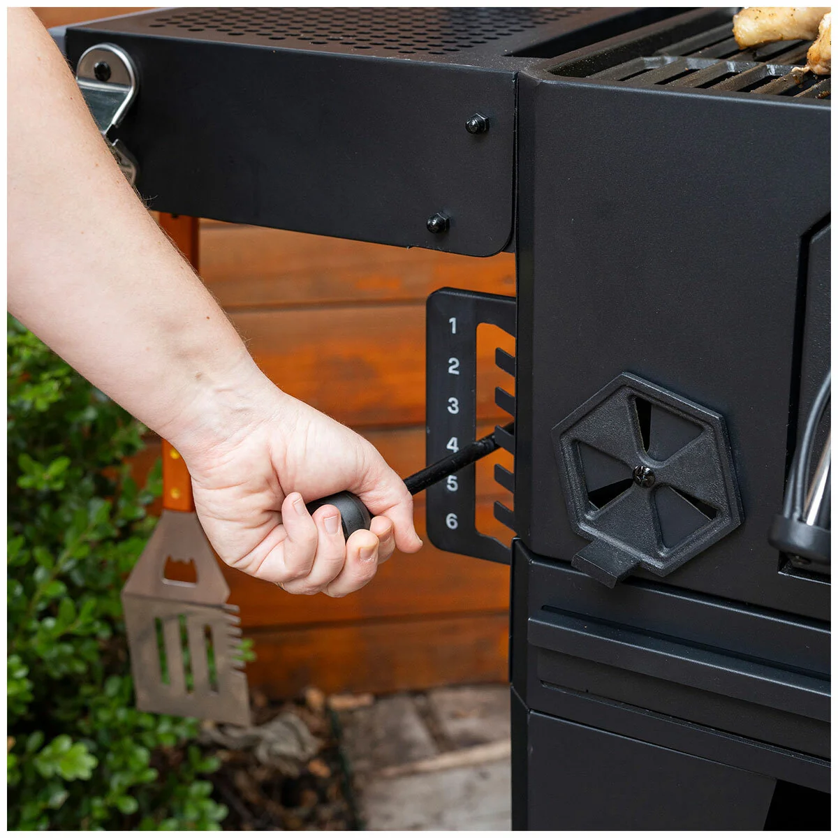 Masterbuilt 91cm Charcoal Wagon Grill MB20042219 Black - Image 7