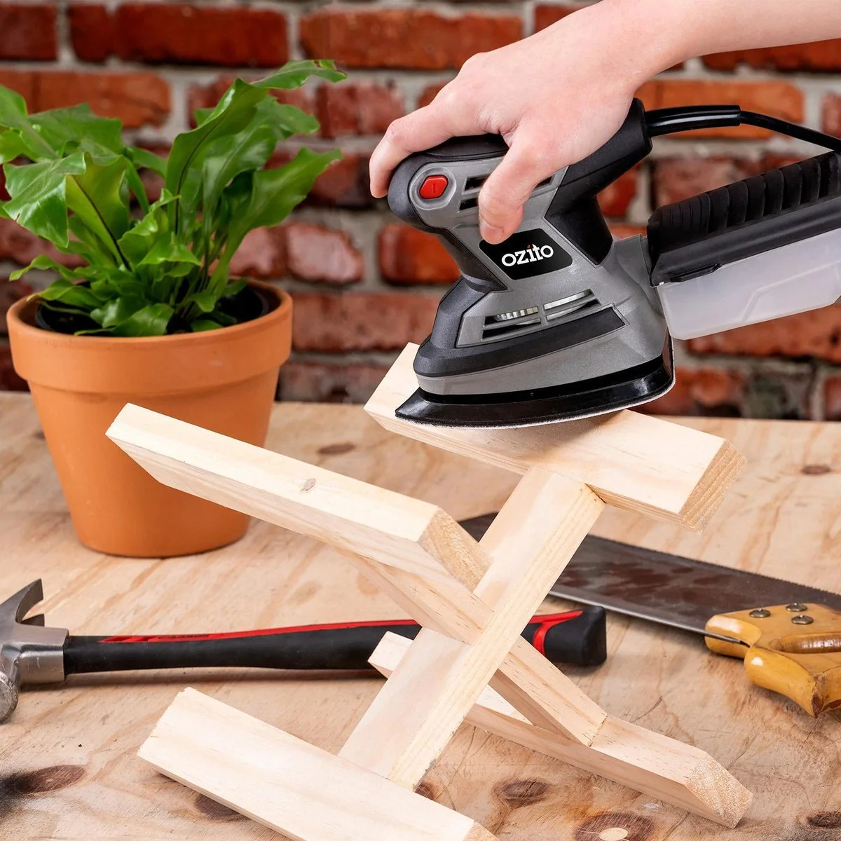 Ozito 200W Detail Sander - Lightweight Compact Tool - 140mm Sanding Plate - Image 3