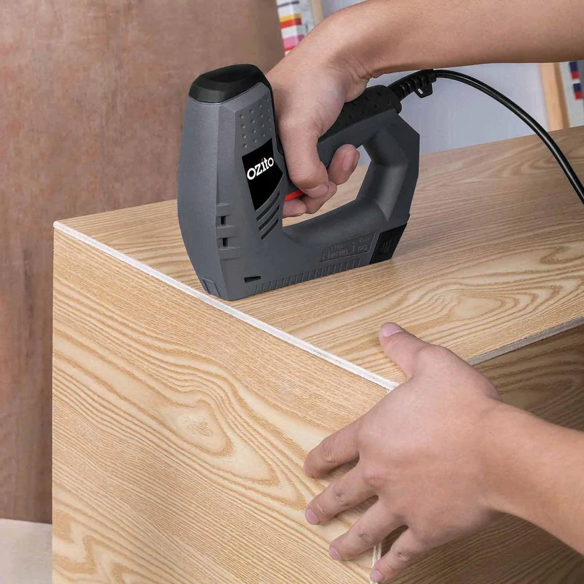 Ozito 8mm 14mm Stapler Nail Gun - 1500 Staples & 100 Nails - Red/Silver/Black - Image 3