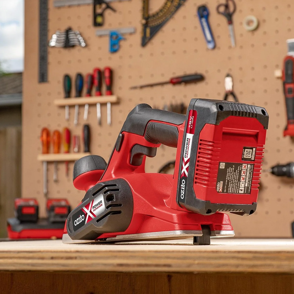 Ozito Cordless Planer - 82mm - Plastic - Reversible Blades - Image 3