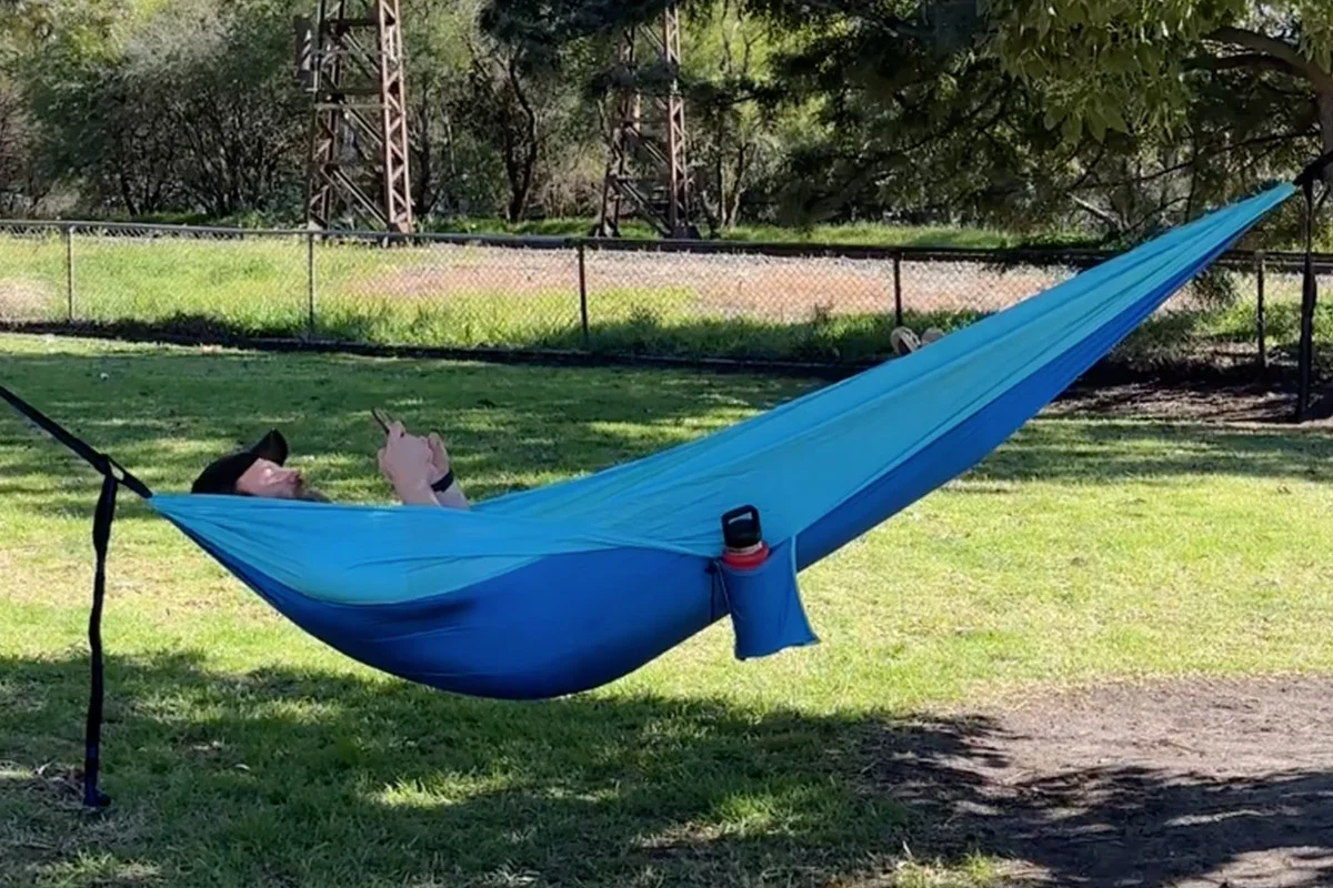 Portable Lightweight Hammock 270 x 140cm with Straps and Carabiners - Image 3