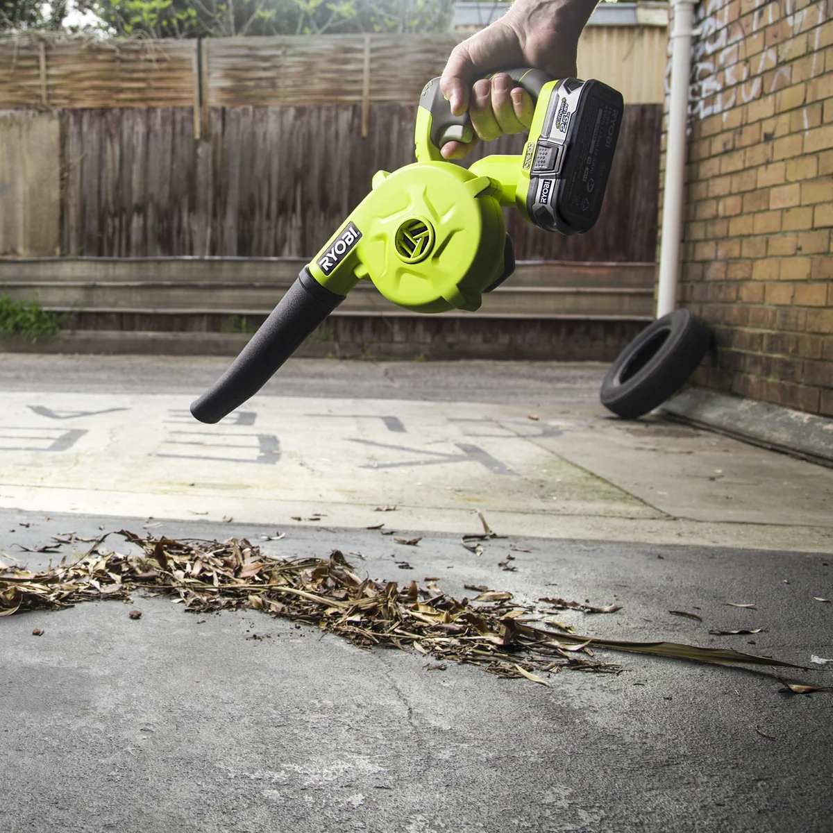 Ryobi Workshop Blower - 18V - 2.0Ah Battery - Variable Speed - Image 4