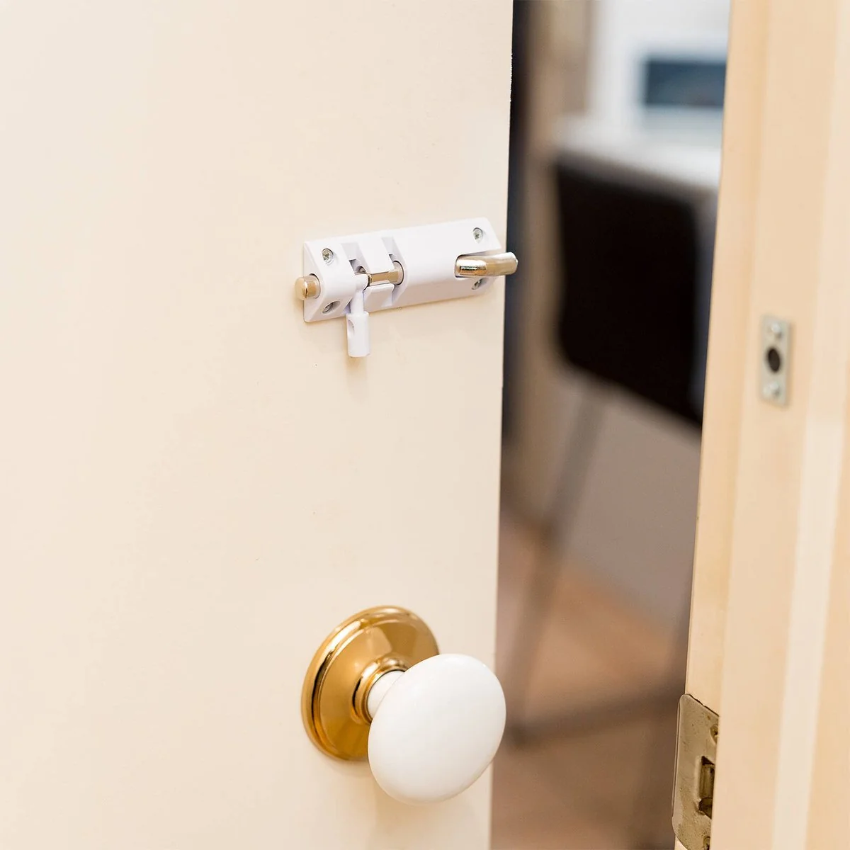 Taskmaster 75mm Plastic Offset Bolt - Light-Duty Gate Lock - 1 Pack - Image 3