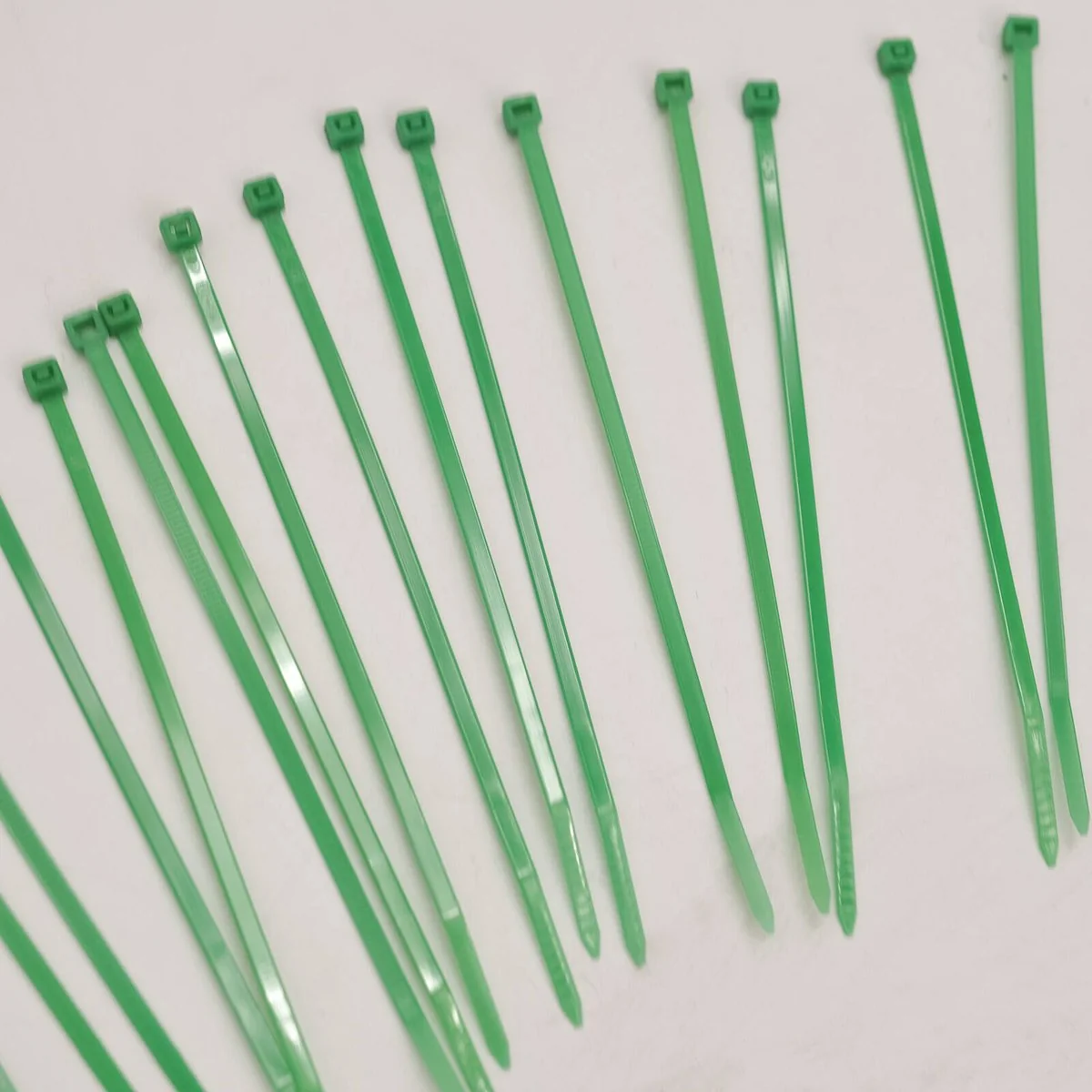 Un Real Hedge Tile Installation Kit - 25cm - Plastic - Easy Install - Image 5