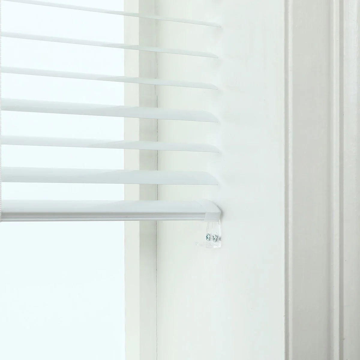 Windoware Venetian Blind Hold Down Clip 2 Pack - Clear - Durable Plastic - Image 2